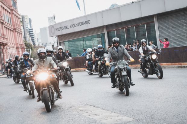 Günde 1300den fazla erkek öldüren bir hastalıkla, klasik bir motosiklet kapışırsa...