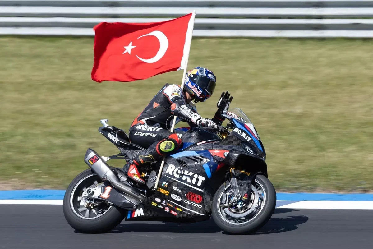 BMW İLE TARİH YAZDI! Toprak Razgatlıoğlu, 2025 Dünya Superbike Şampiyonu!