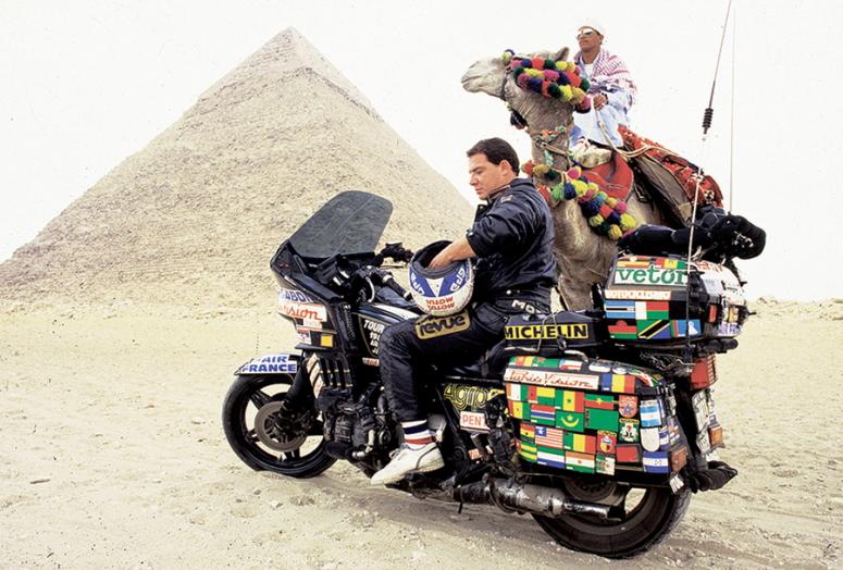 Motosiklet üzerinde en uzun seyahat dalında Guinness Dünya Rekoru sahibi bir Arjantin’li